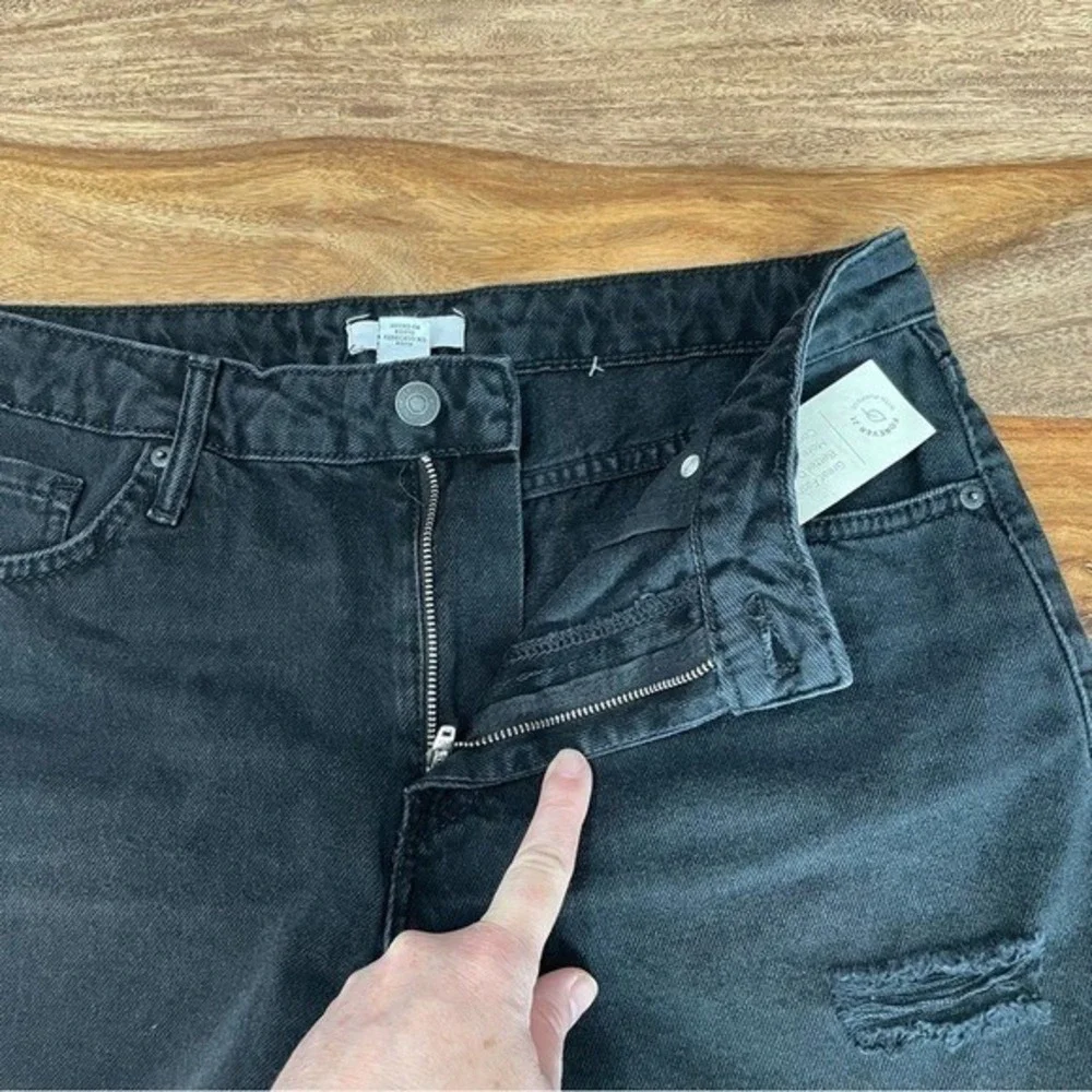 FOREVER‎ 21 Women Black Distressed Cutoff Denim Shorts Size 28 NWT